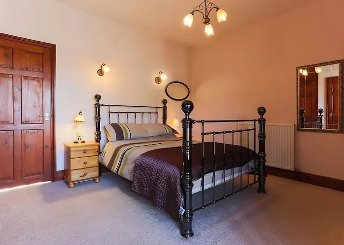 Super Spacious Country House Pet/Party Friendly.